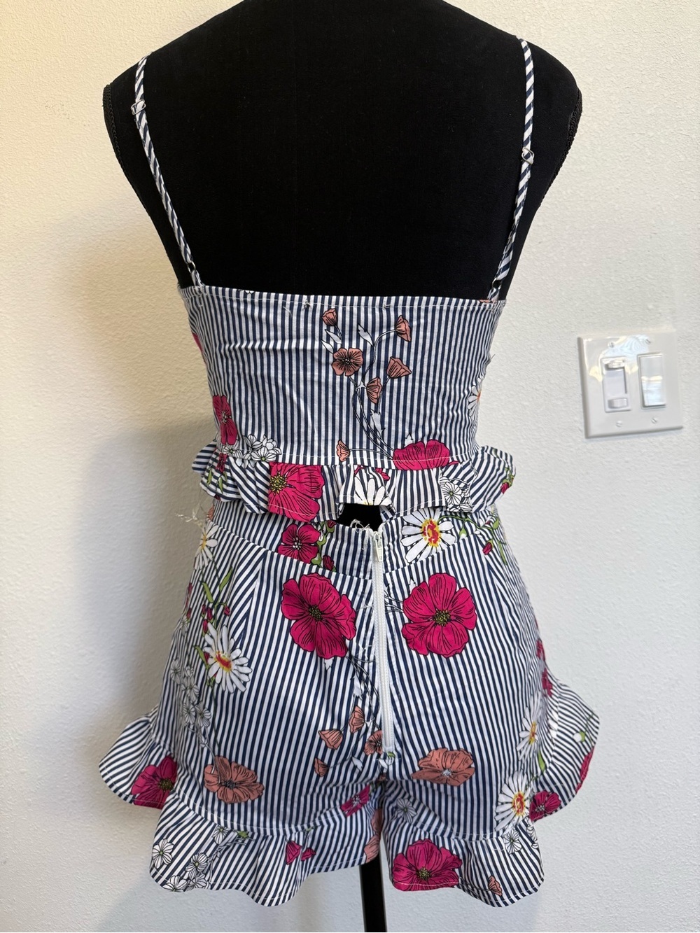 TRAC Floral Stripe Two Piece Set Ruffle Shorts & Tie Front Crop Top S - Picture 4 of 14